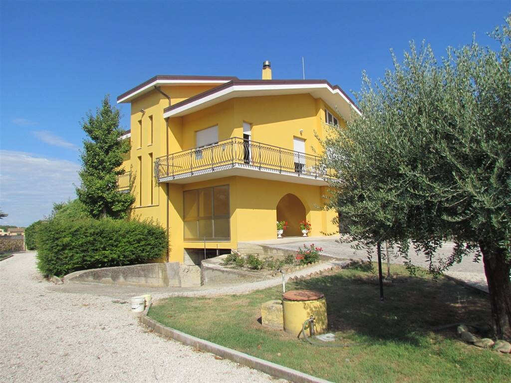 CASA INDIPENDENTE CON 1.500 MQ DI CORTE RECINTATA — foto 10