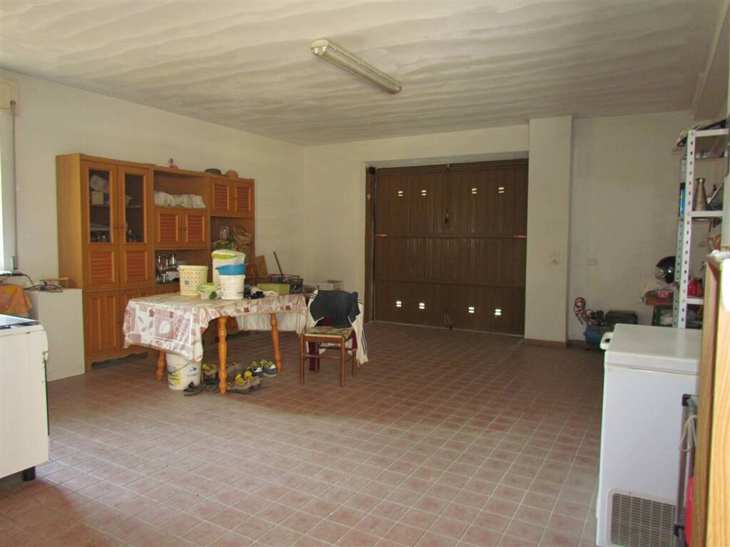CASA INDIPENDENTE CON 1.500 MQ DI CORTE RECINTATA — foto 7