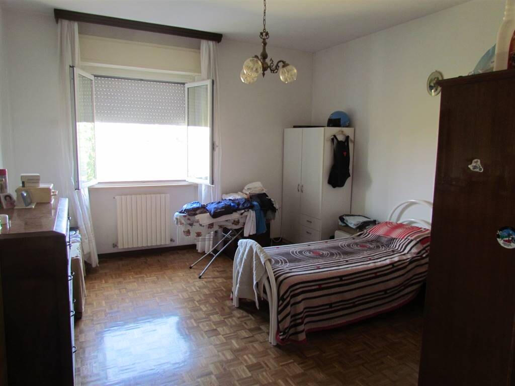 CASA INDIPENDENTE CON 1.500 MQ DI CORTE RECINTATA — foto 3