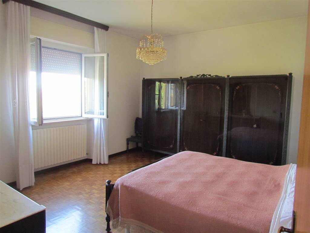 CASA INDIPENDENTE CON 1.500 MQ DI CORTE RECINTATA — foto 4
