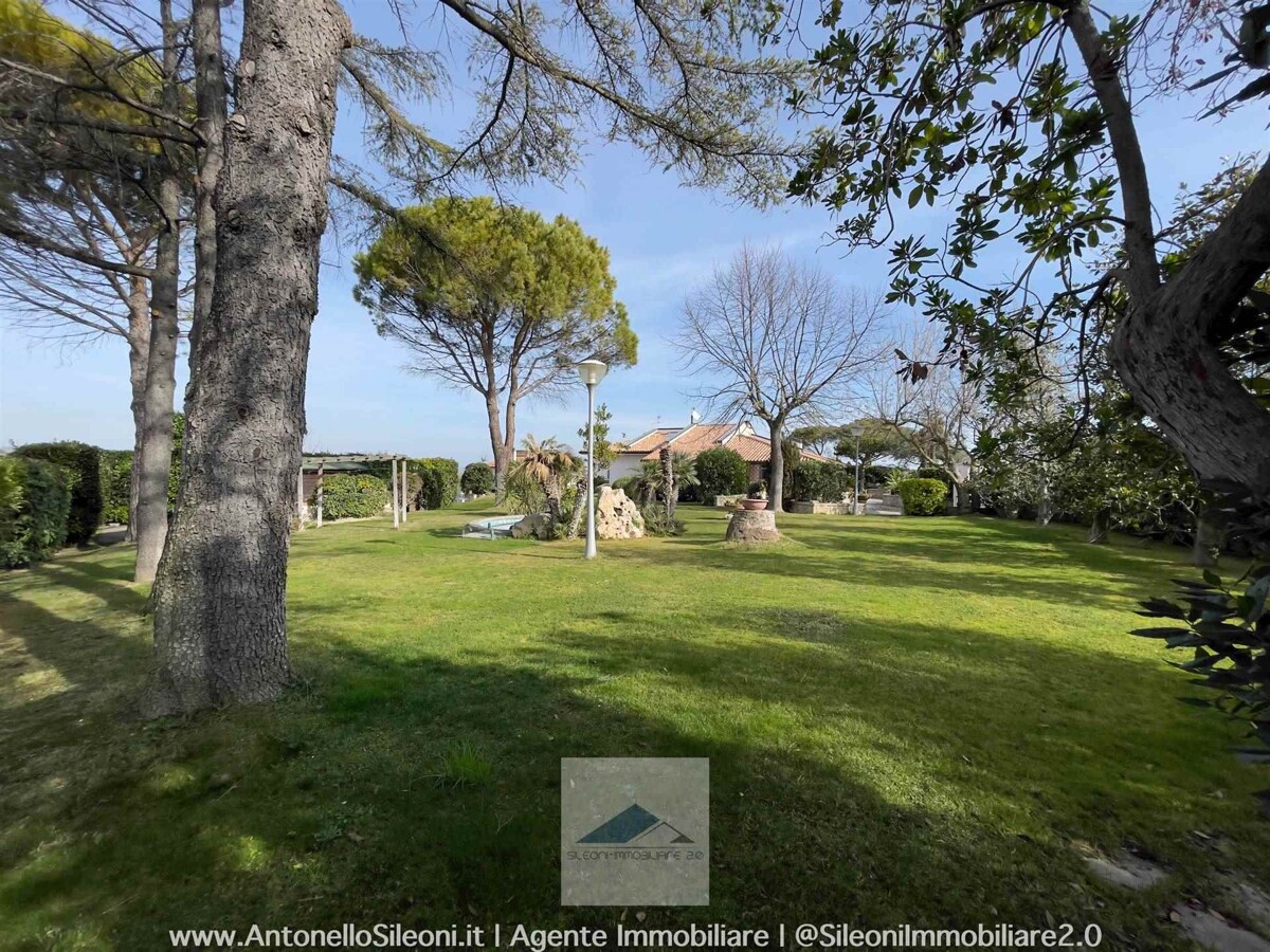 SPENDIDA VILLA CON PARCO — foto 34