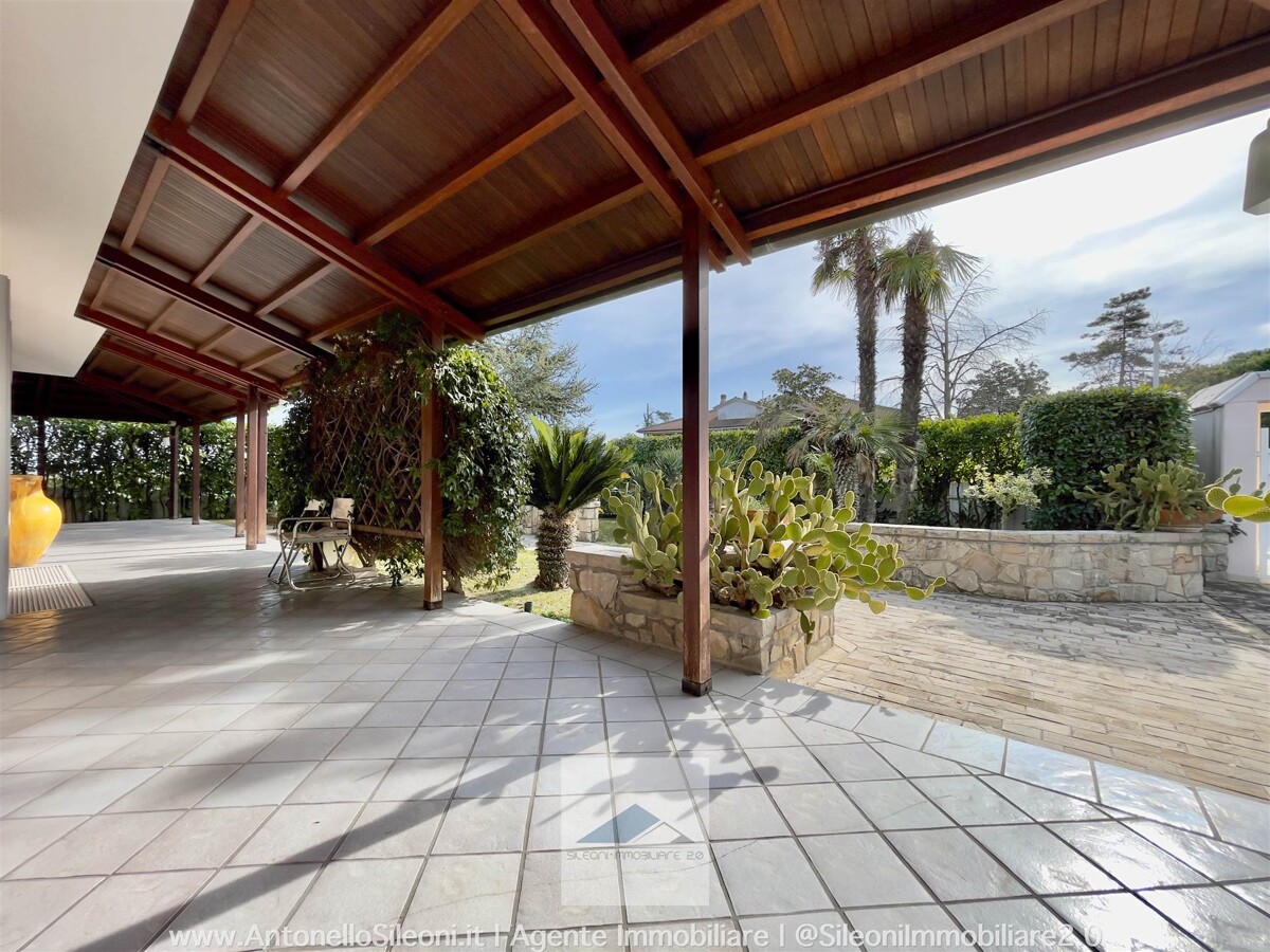 SPENDIDA VILLA CON PARCO — foto 38