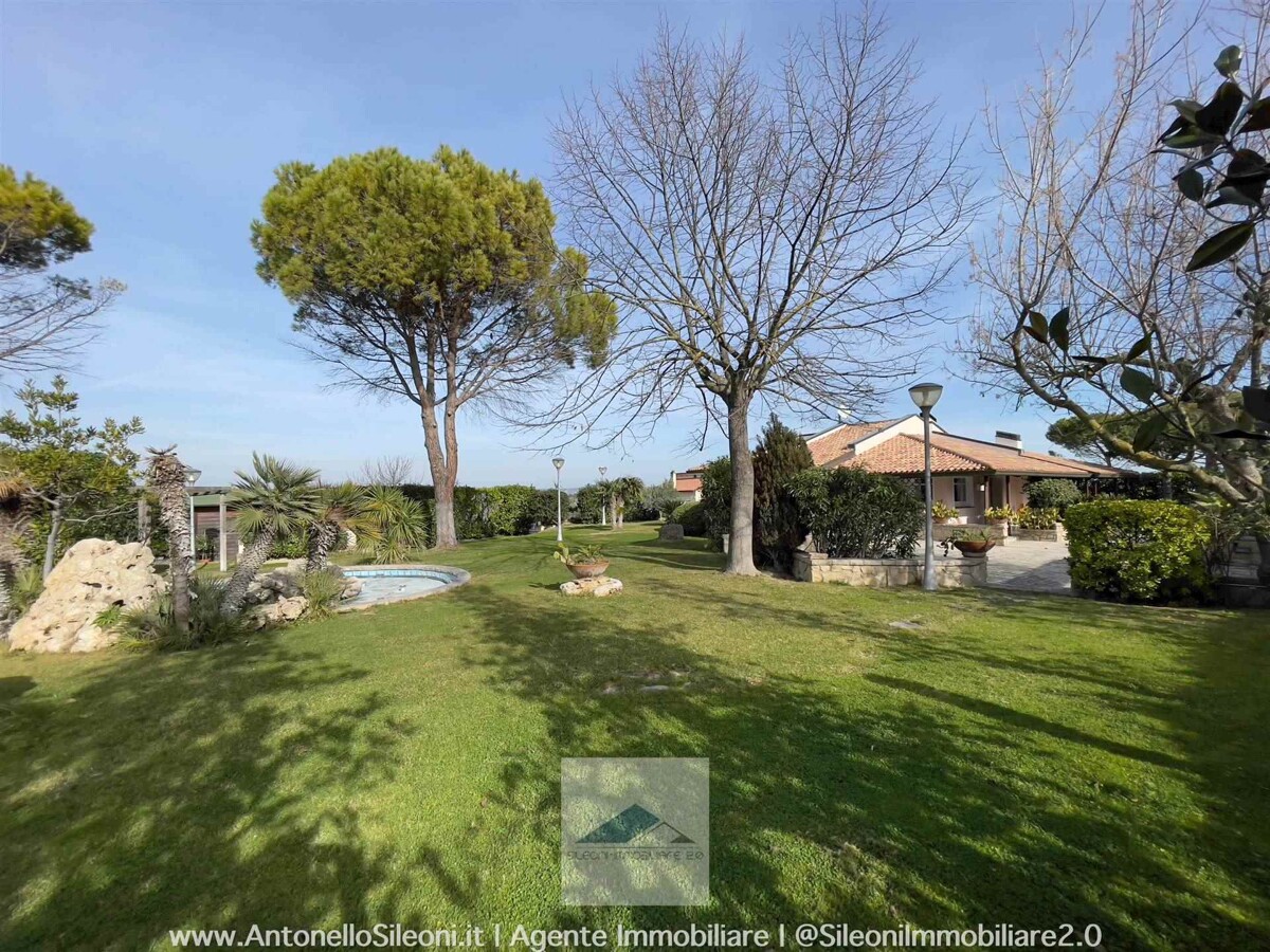 SPENDIDA VILLA CON PARCO — foto 31