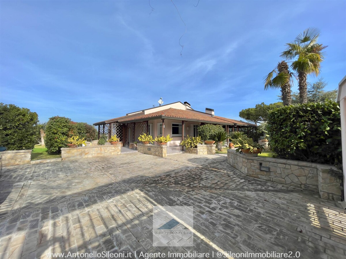 SPENDIDA VILLA CON PARCO — foto 29
