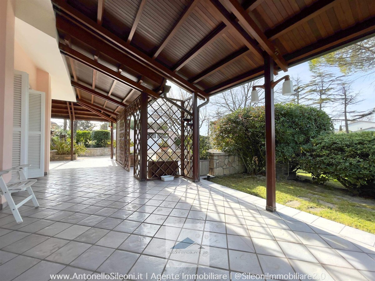 SPENDIDA VILLA CON PARCO — foto 37