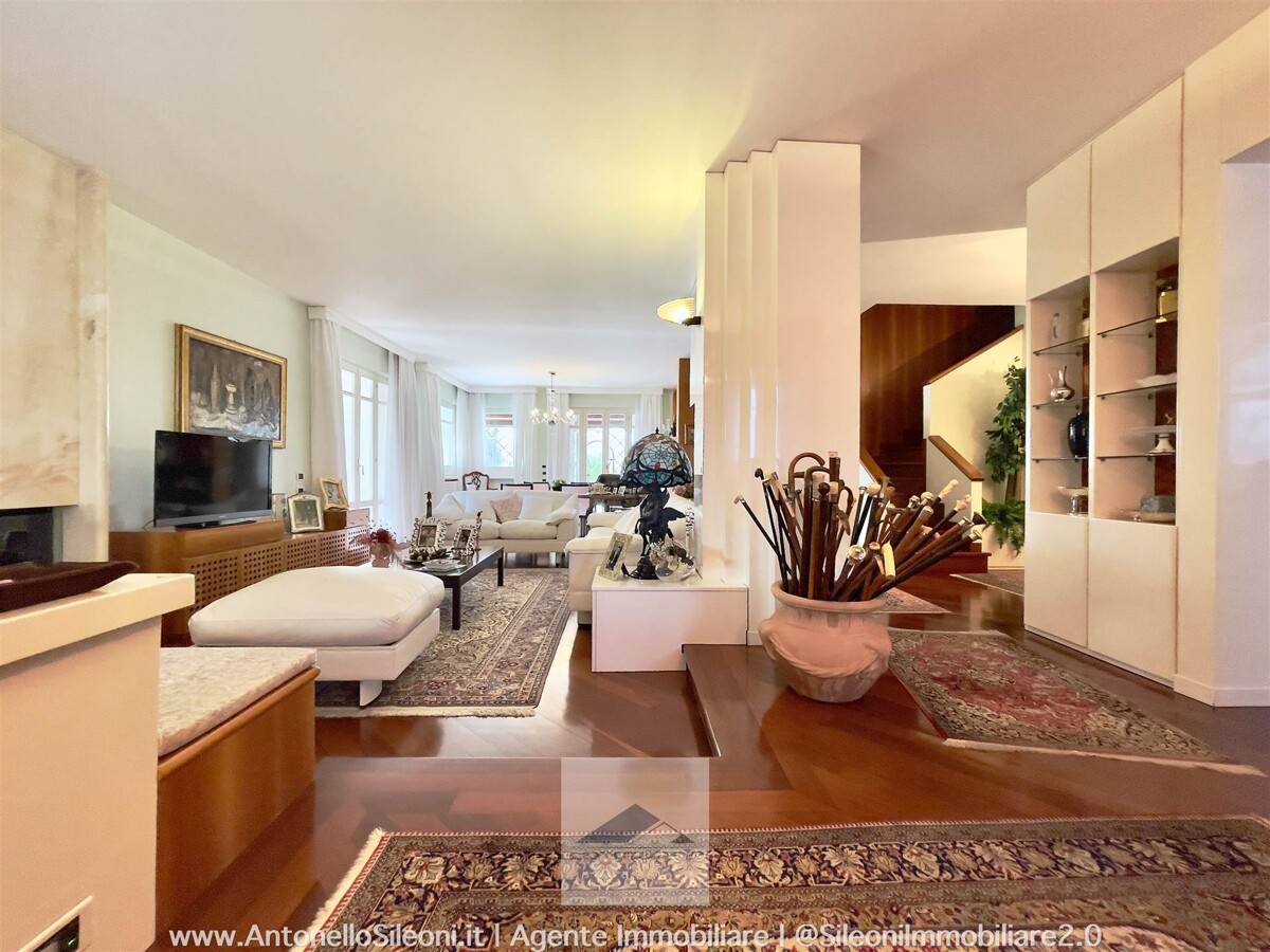 SPENDIDA VILLA CON PARCO — foto 9