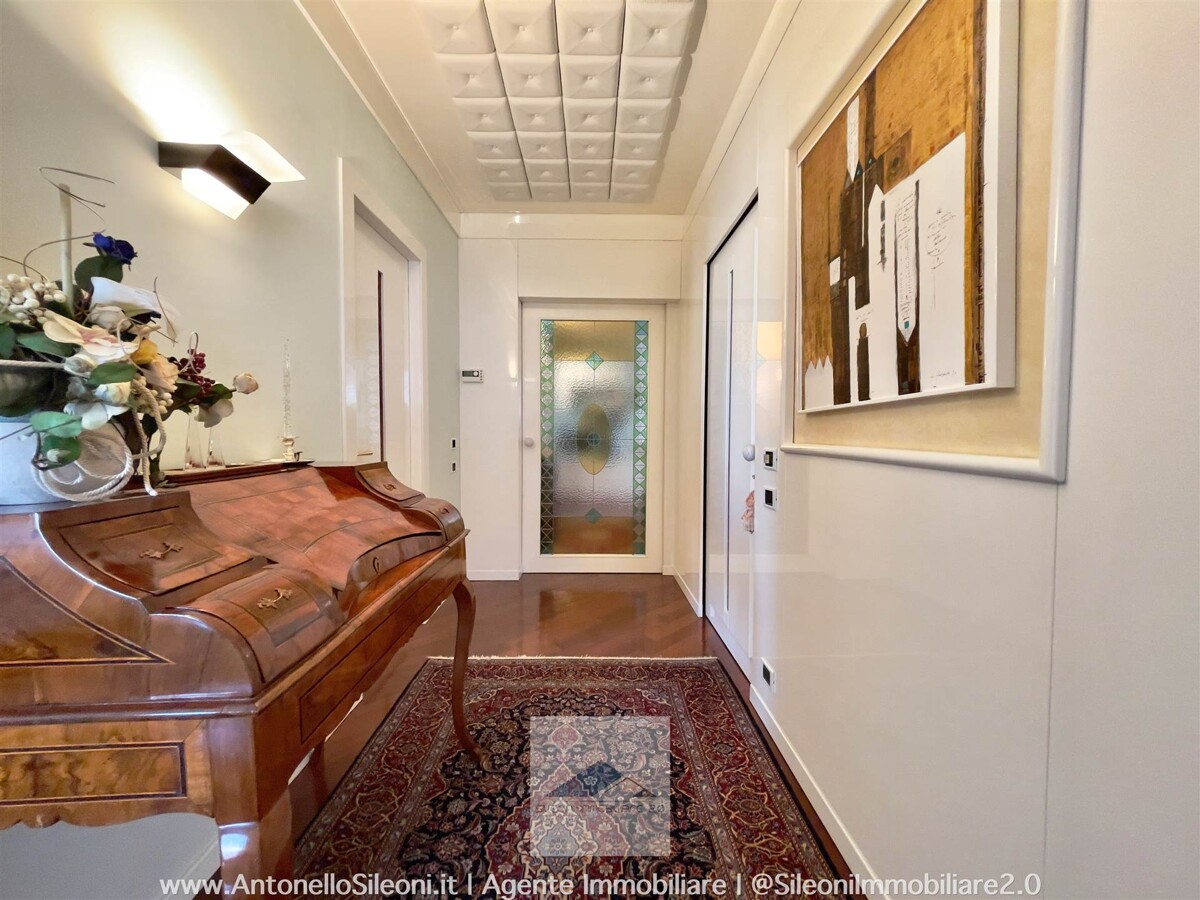 SPENDIDA VILLA CON PARCO — foto 17