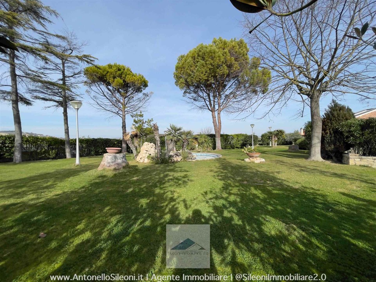 SPENDIDA VILLA CON PARCO — foto 32