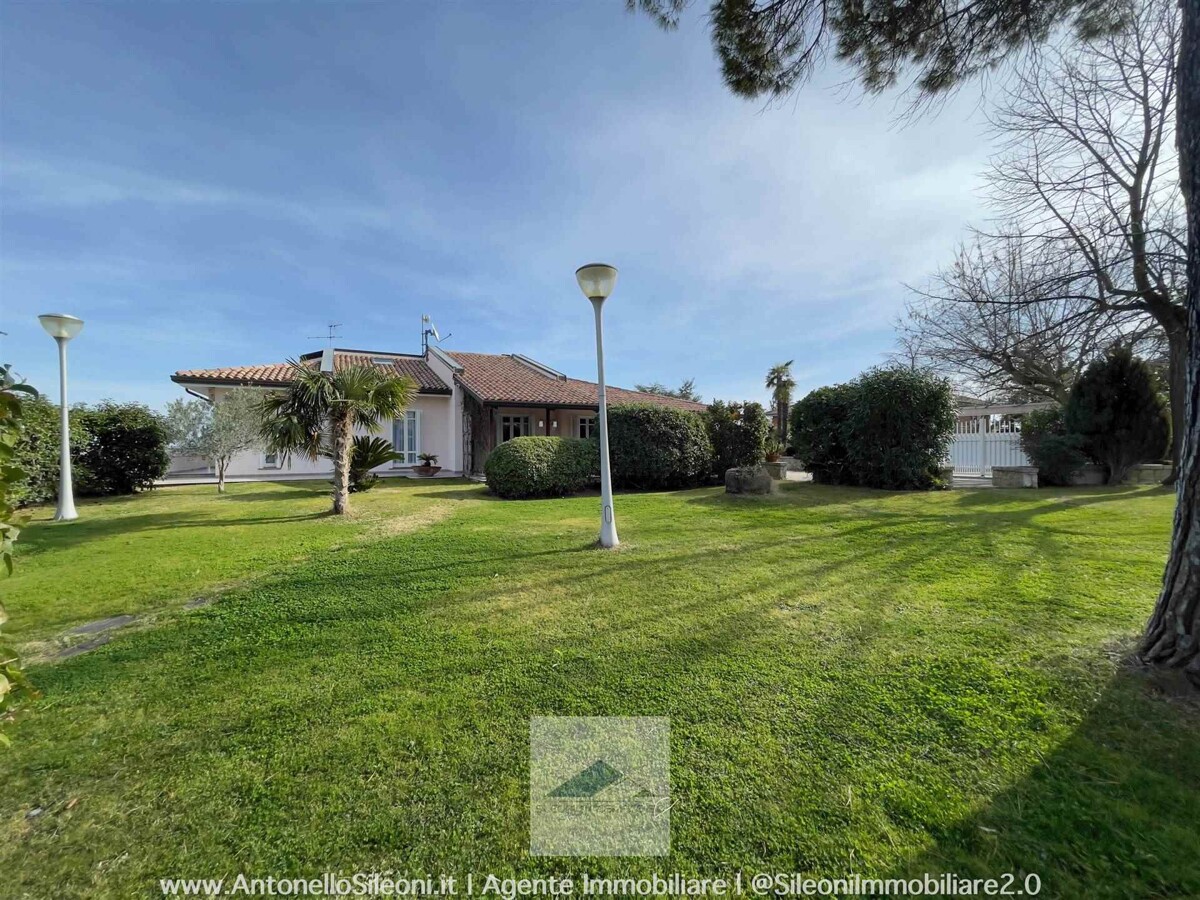 SPENDIDA VILLA CON PARCO — foto 35