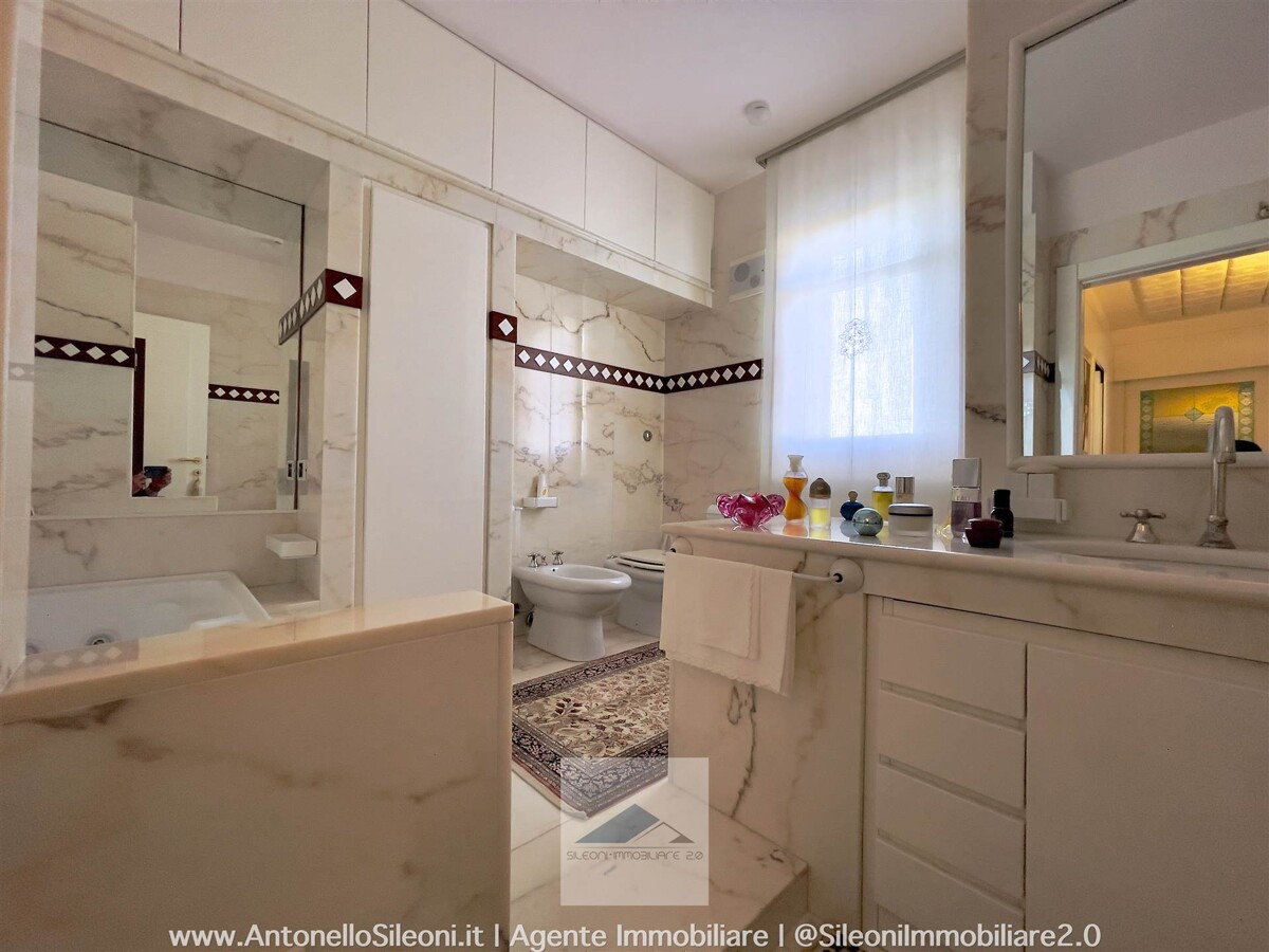 SPENDIDA VILLA CON PARCO — foto 16