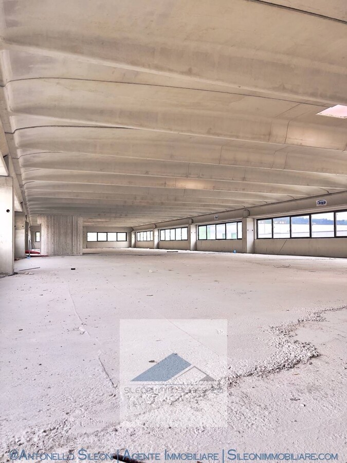 LOCALE DI AMPIA METRATURA A TOLENTINO — foto 3