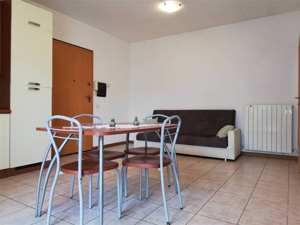 APPARTAMENTO AL PIANO TERRA CON GIARDINO