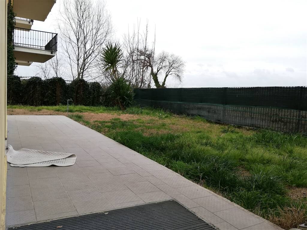 APPARTAMENTO AL PIANO TERRA CON GIARDINO — foto 8