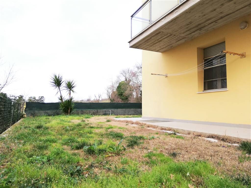 APPARTAMENTO AL PIANO TERRA CON GIARDINO — foto 9