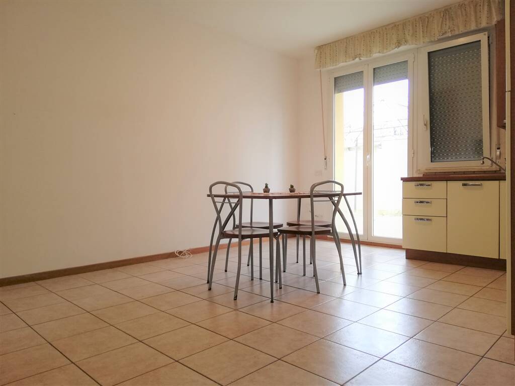 APPARTAMENTO AL PIANO TERRA CON GIARDINO — foto 3