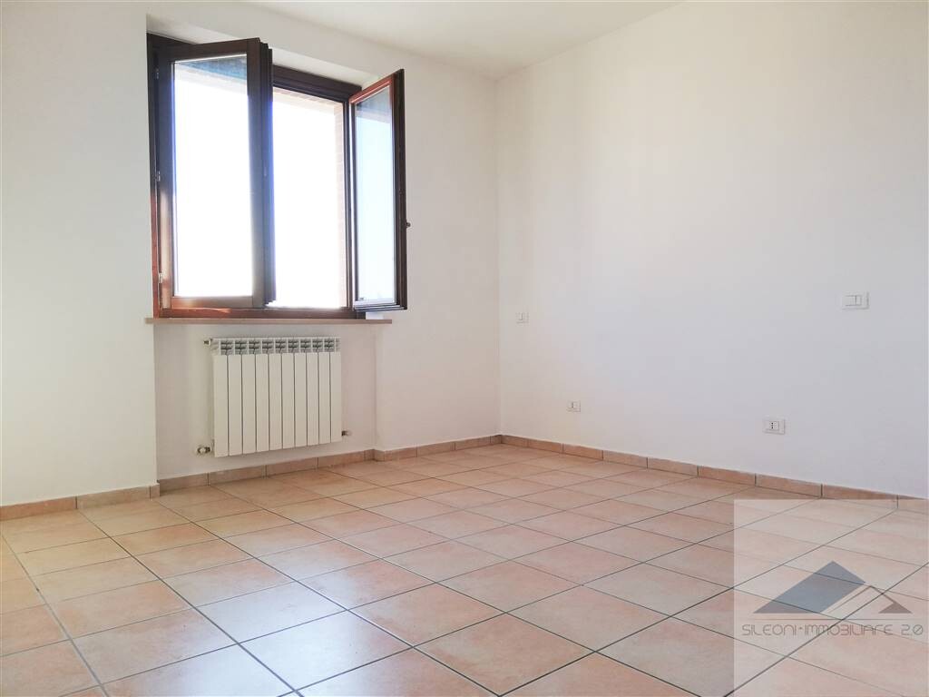TRILOCALE IN PALAZZINA DEL 2007 CON TERRAZZO — foto 3