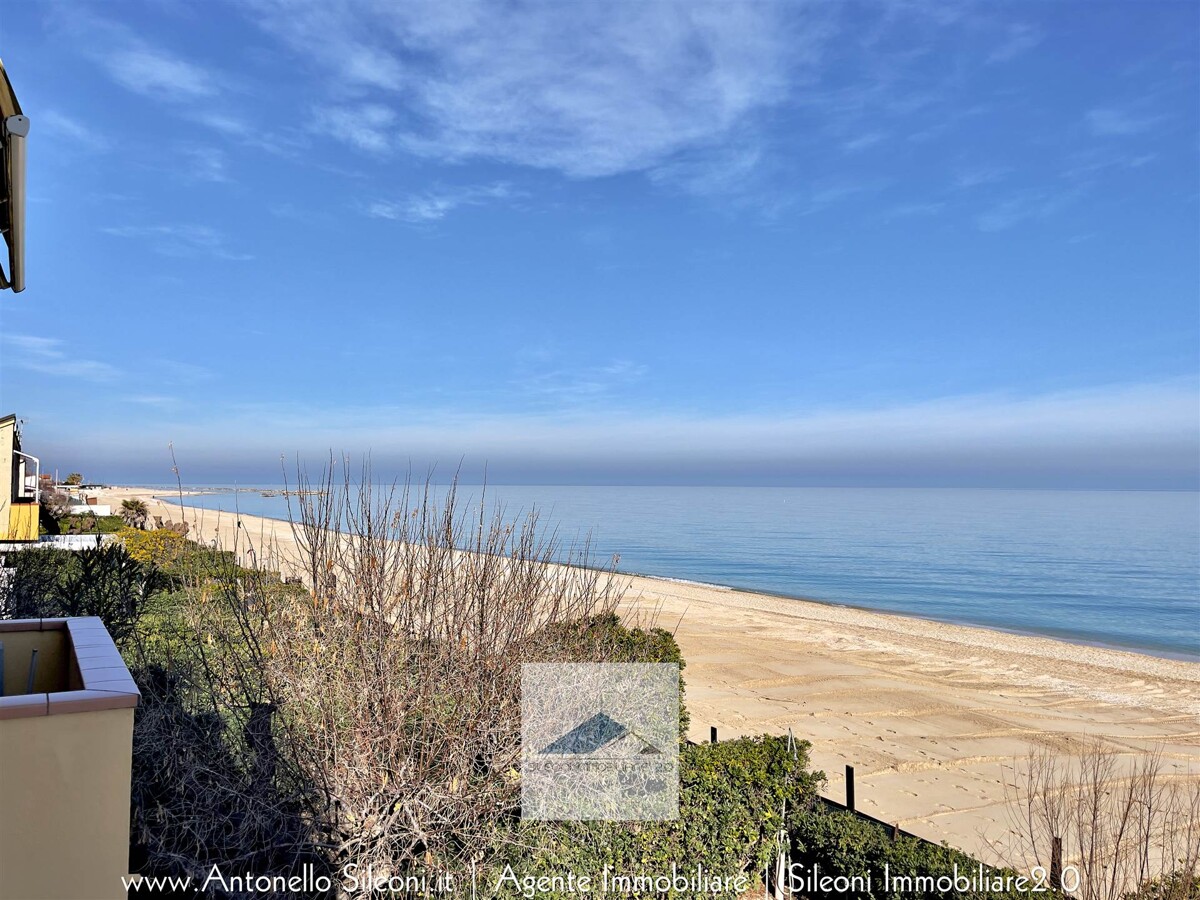 VILLETTA SU DUE LIVELLI IN RIVA AL MARE!!! — foto 11