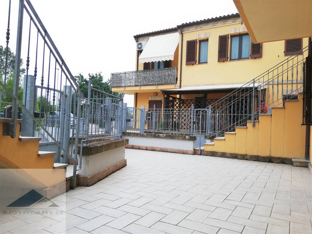 APPARTAMENTO PARI AL NUOVO CON GIARDINO E GARAGE — foto 18