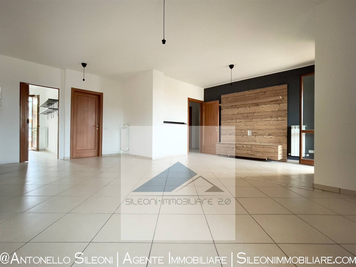 APPARTAMENTO DI AMPIA METRATURA CON TERRAZZO