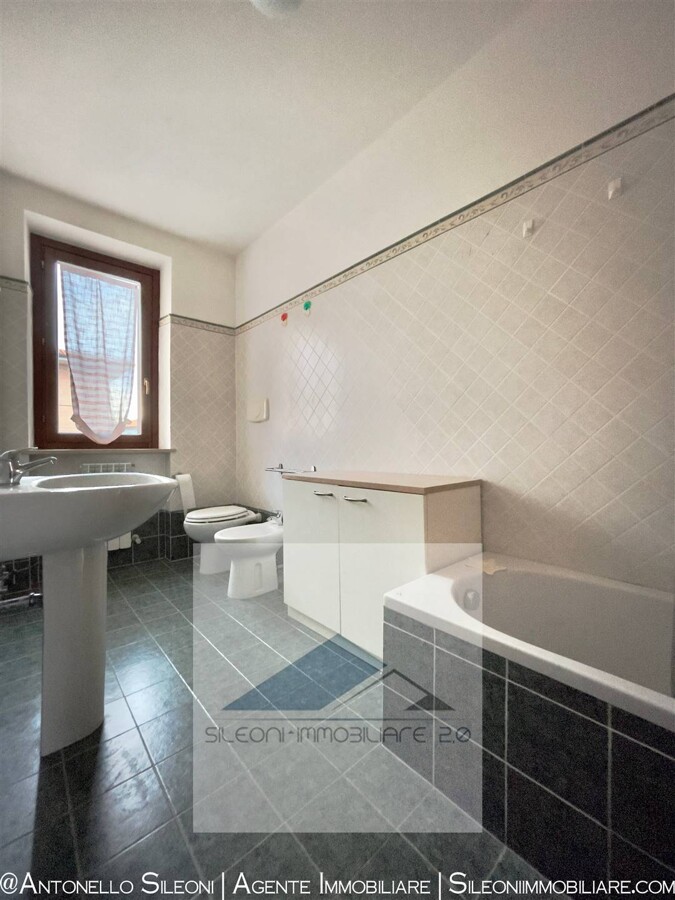 APPARTAMENTO DI AMPIA METRATURA CON TERRAZZO — foto 8