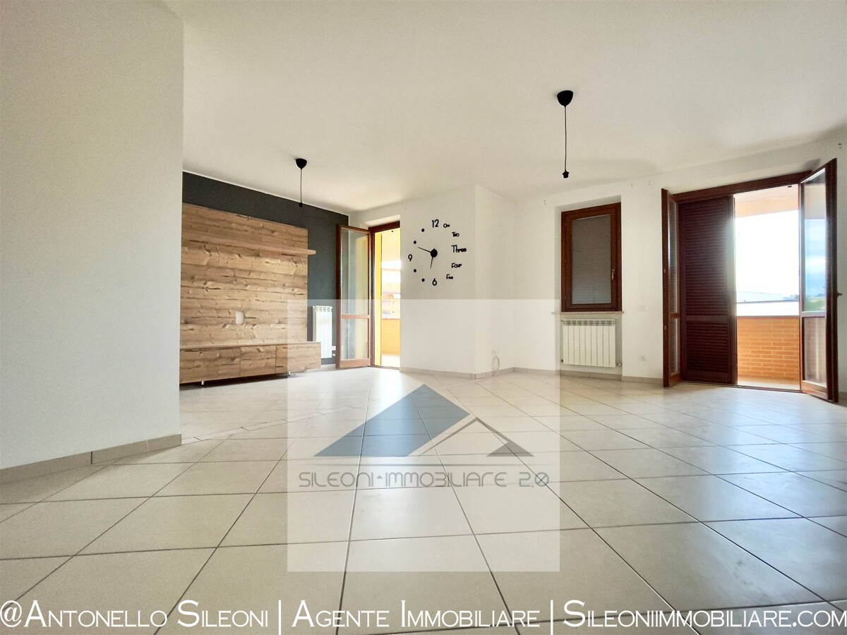 APPARTAMENTO DI AMPIA METRATURA CON TERRAZZO — foto 4
