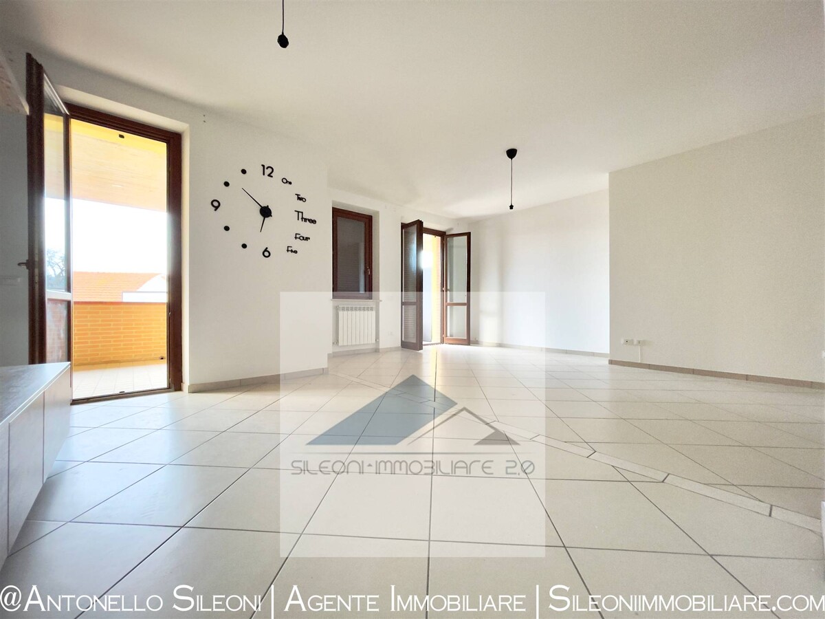 APPARTAMENTO DI AMPIA METRATURA CON TERRAZZO — foto 10