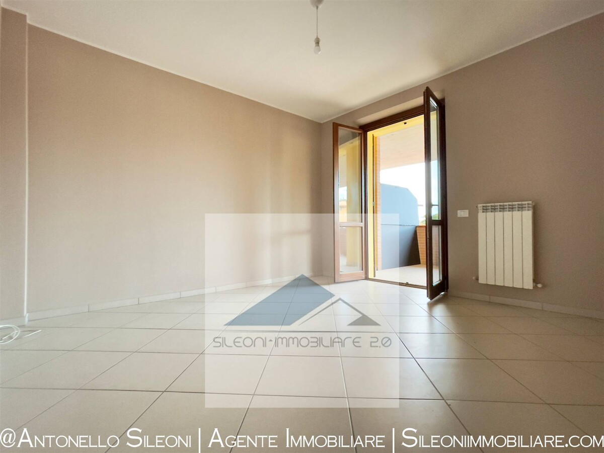 APPARTAMENTO DI AMPIA METRATURA CON TERRAZZO — foto 6