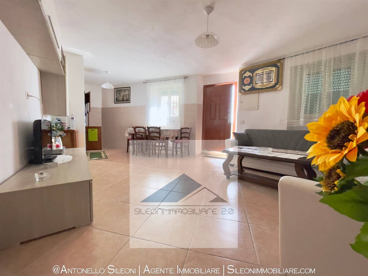 CASA SU DUE LIVELLI NEL COMUNE DI GENGA — foto 11