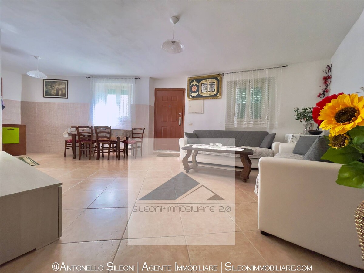 CASA SU DUE LIVELLI NEL COMUNE DI GENGA — foto 12
