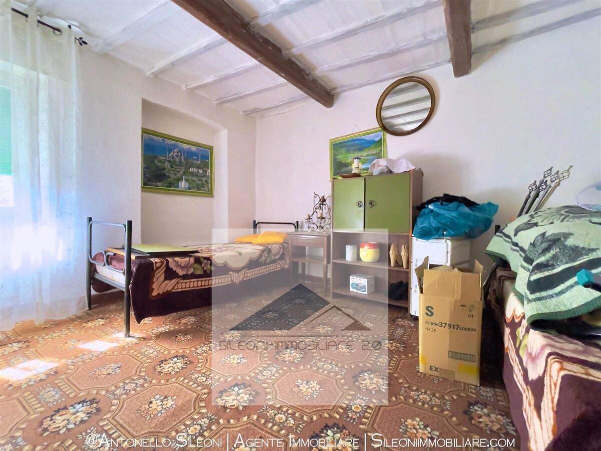 CASA SU DUE LIVELLI NEL COMUNE DI GENGA — foto 3
