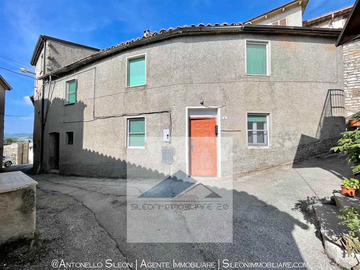 CASA SU DUE LIVELLI NEL COMUNE DI GENGA — foto 19