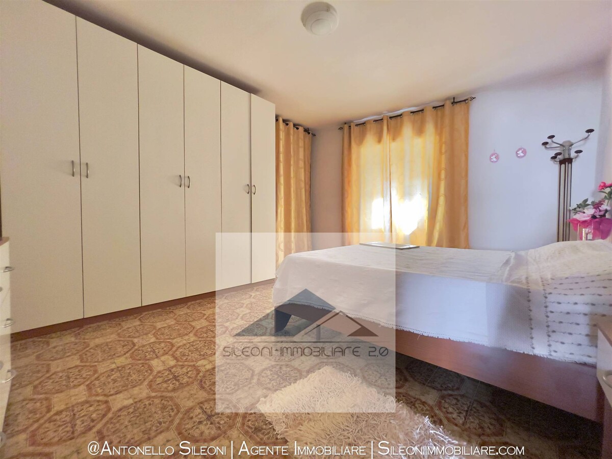 CASA SU DUE LIVELLI NEL COMUNE DI GENGA — foto 8