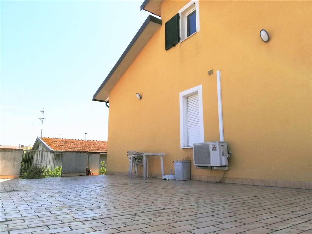 APPARTAMENTO DI AMPIA METRATURA IN BIFAMILIARE SENZA CONDOMINIO — foto 8