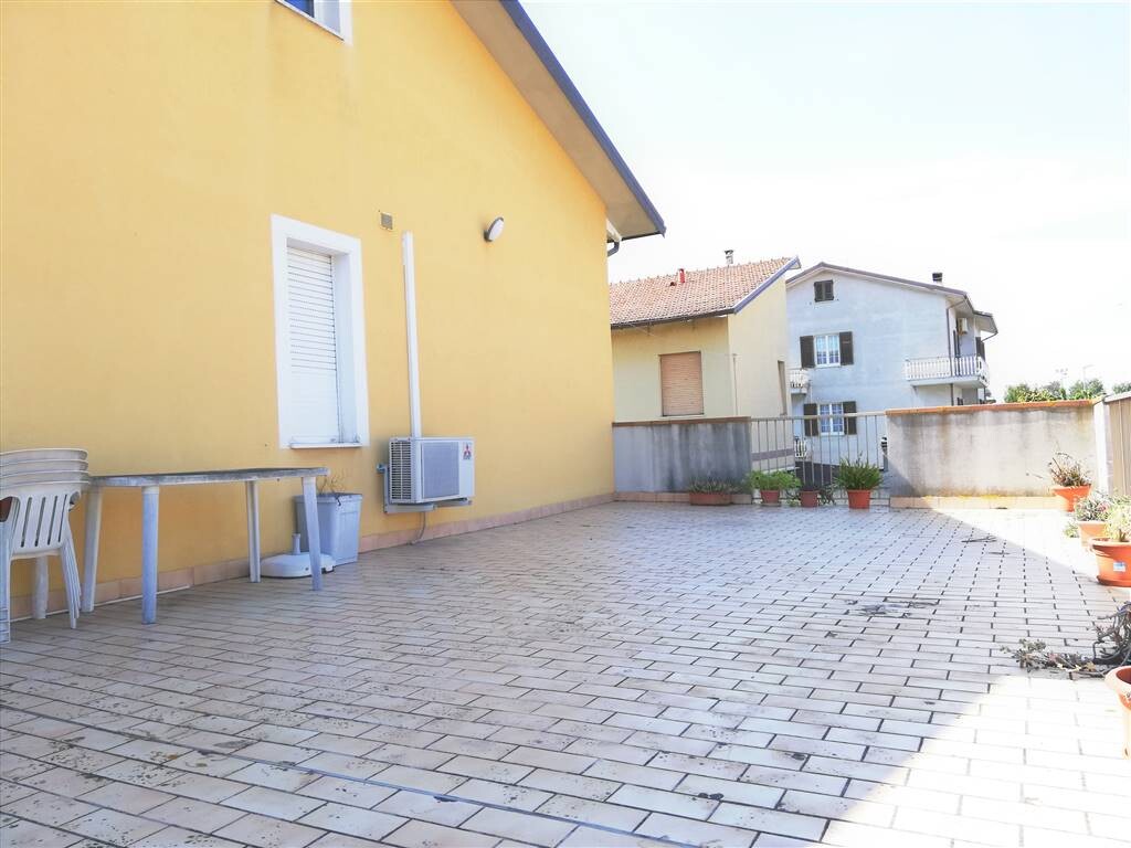 APPARTAMENTO DI AMPIA METRATURA IN BIFAMILIARE SENZA CONDOMINIO — foto 6