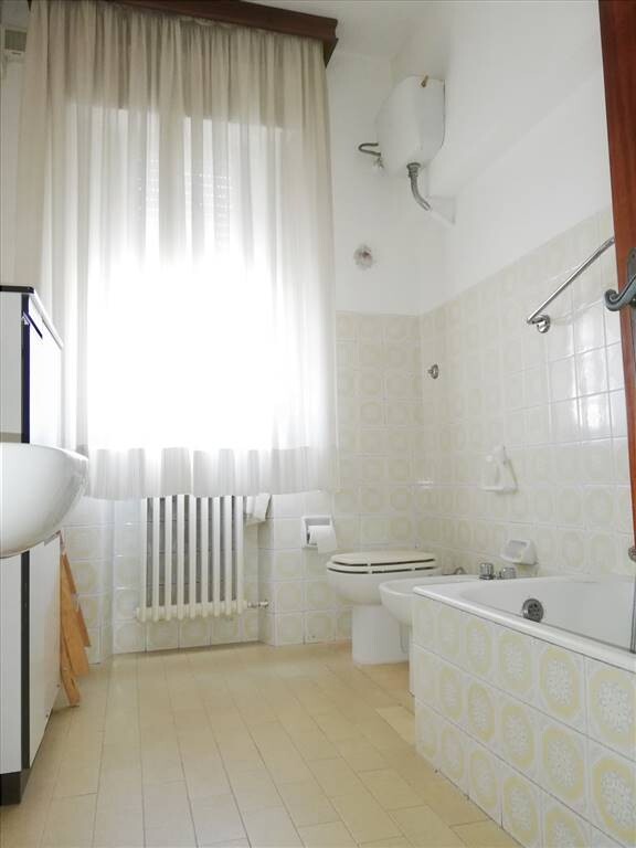 APPARTAMENTO DI AMPIA METRATURA IN BIFAMILIARE SENZA CONDOMINIO — foto 4
