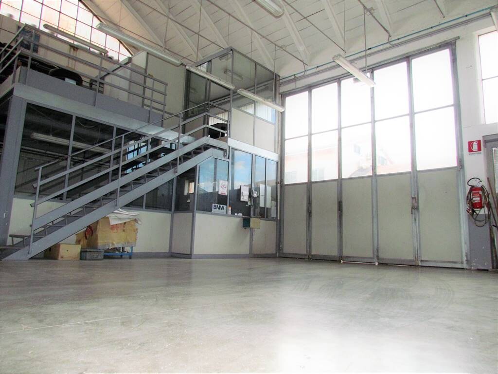 Capannone, magazzino o locale produttivo a MACERATA