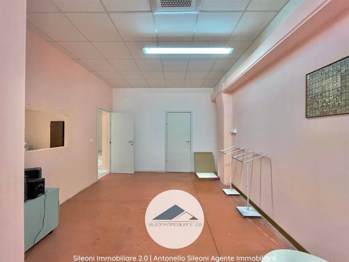 AMPIO LOCALE A PIEDIRIPA DI MACERATA — foto 3