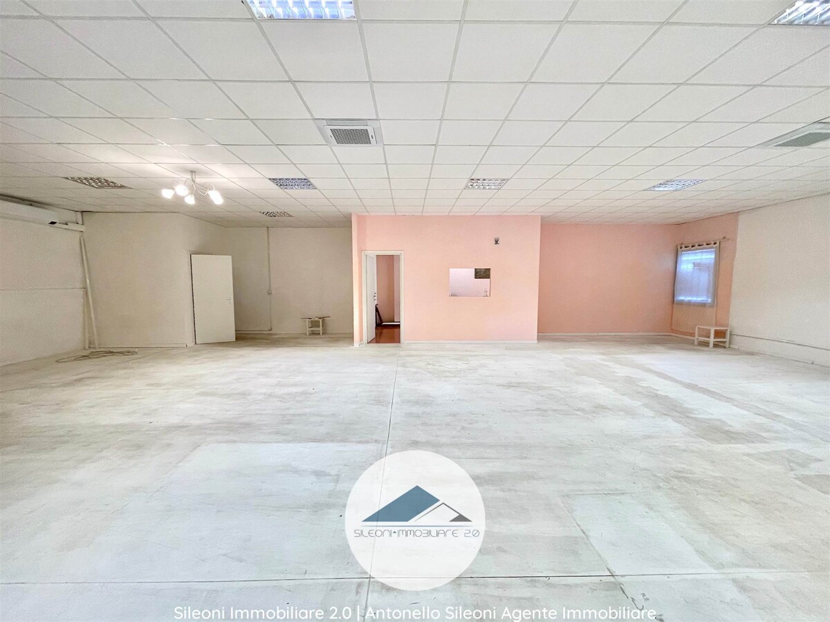 AMPIO LOCALE A PIEDIRIPA DI MACERATA — foto 6