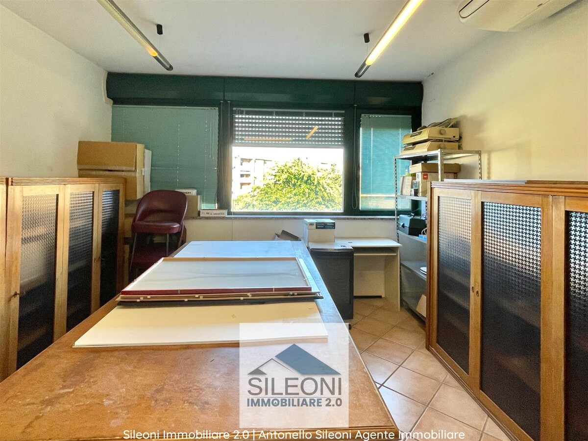 UFFICIO IN VENDITA A PIEDIRIPA DI MACERATA — foto 12