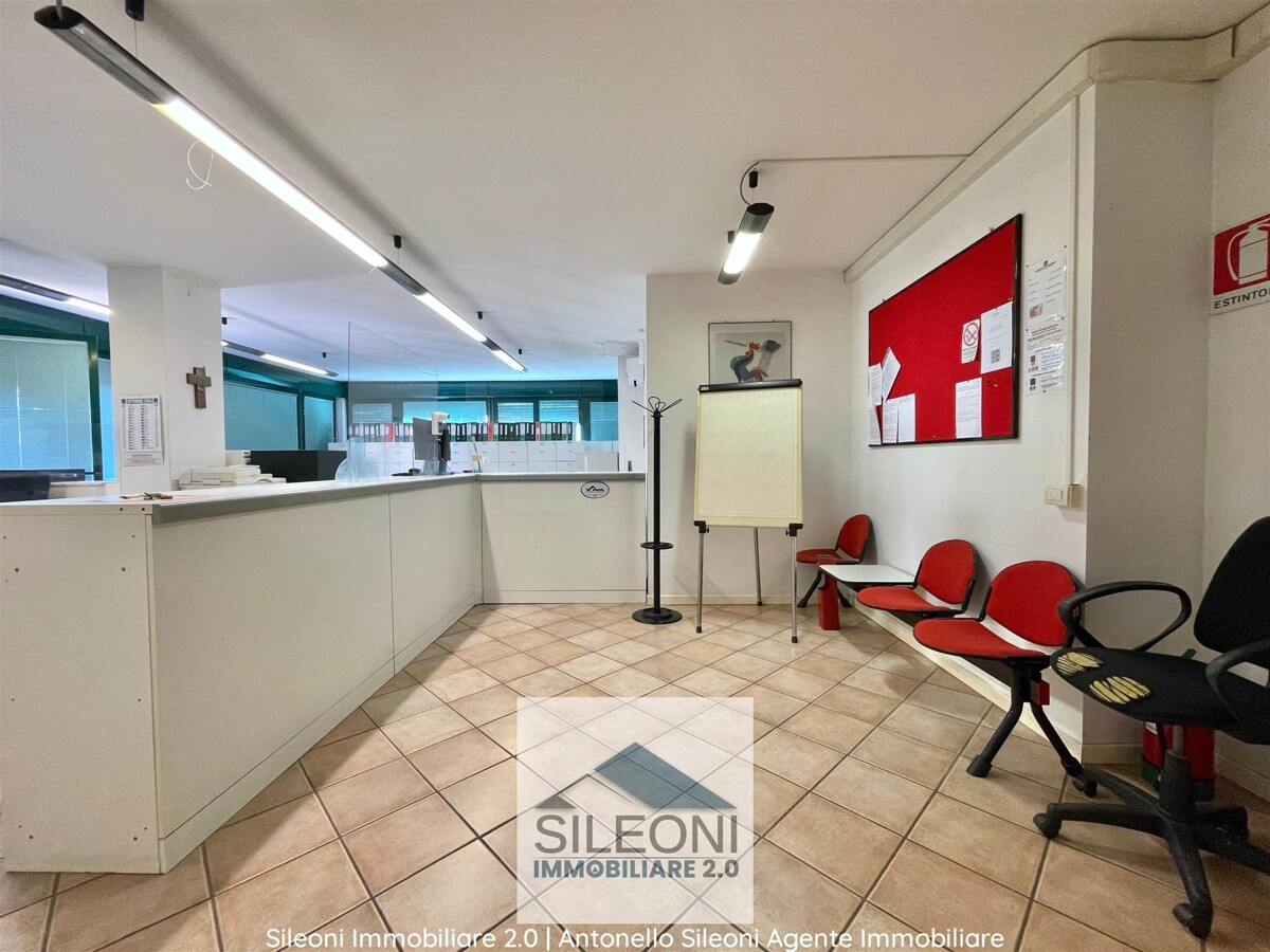 UFFICIO IN VENDITA A PIEDIRIPA DI MACERATA