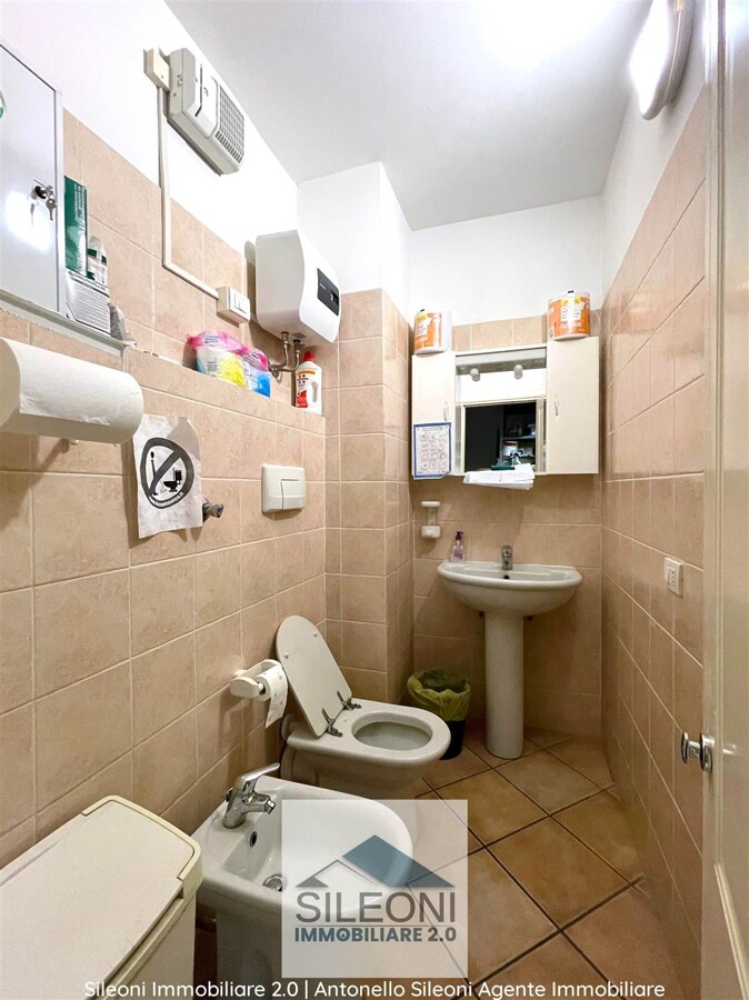 UFFICIO IN VENDITA A PIEDIRIPA DI MACERATA — foto 16
