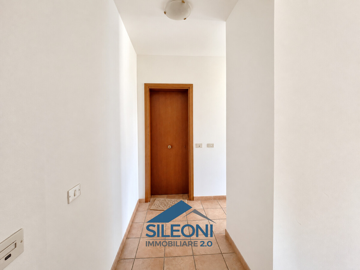Appartamento mansardato a Corneto con terrazzo panoramico e ascensore — foto 20