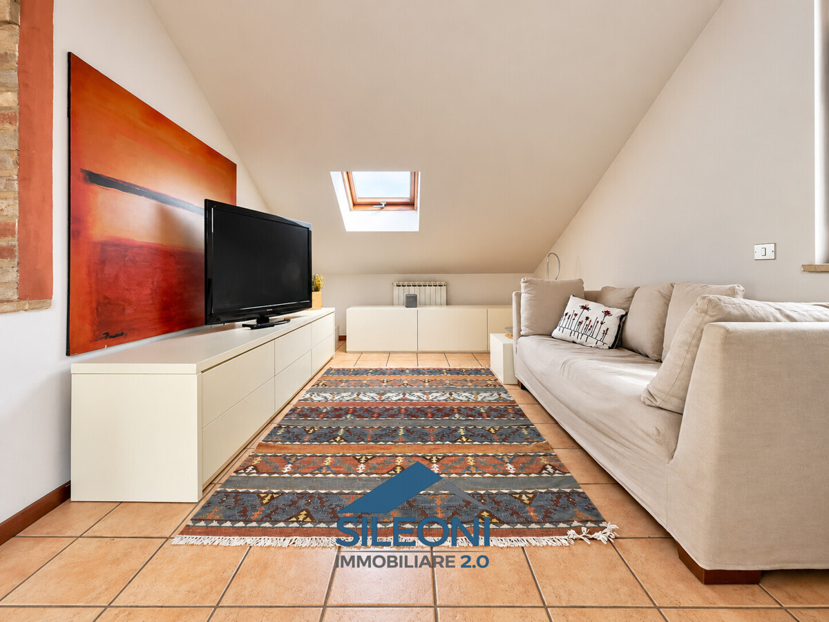 Appartamento mansardato a Corneto con terrazzo panoramico e ascensore — foto 4