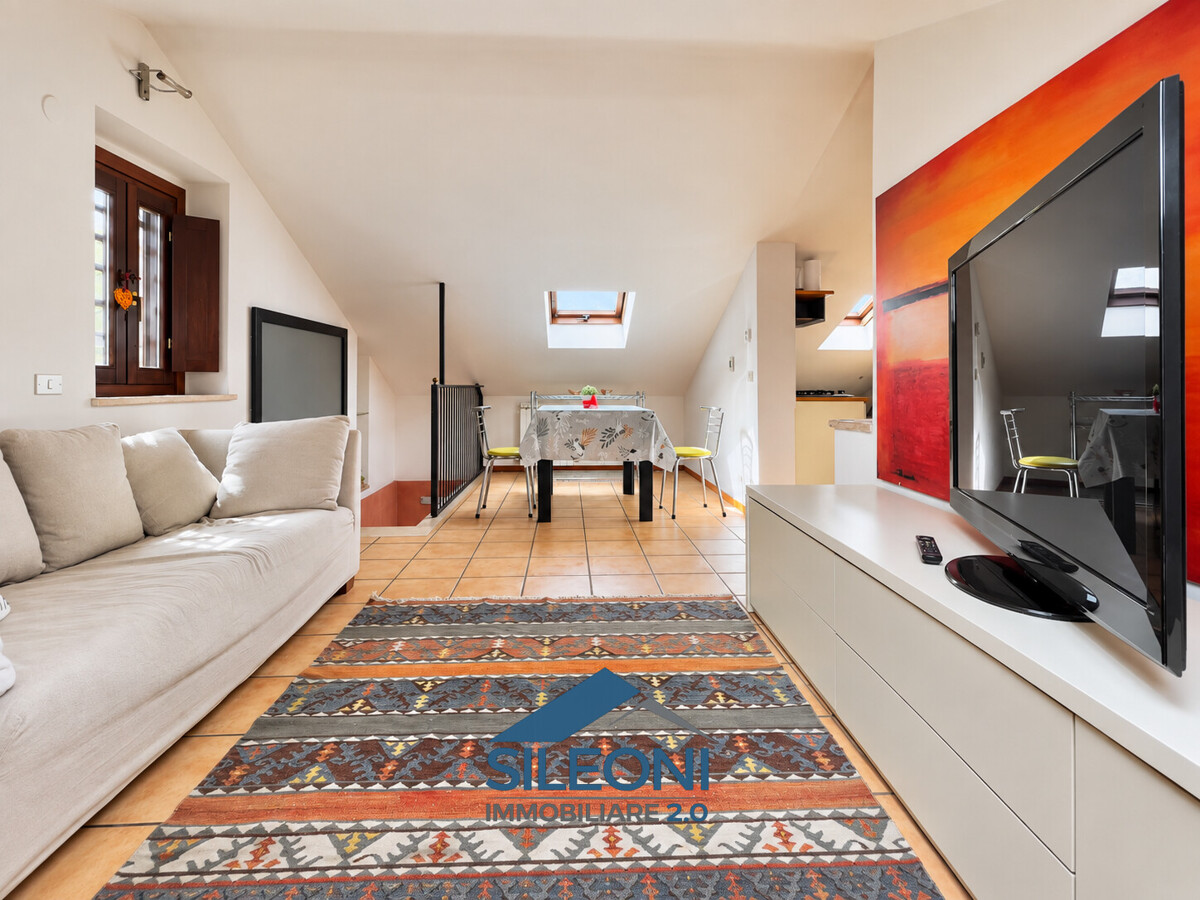 Appartamento mansardato a Corneto con terrazzo panoramico e ascensore — foto 6