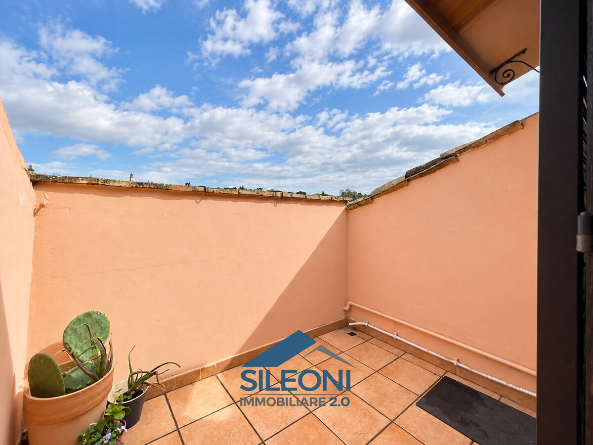 Appartamento mansardato a Corneto con terrazzo panoramico e ascensore — foto 7
