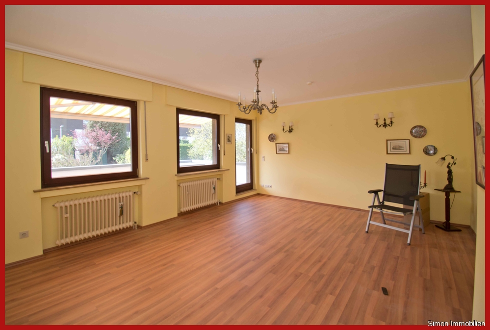 individuell geschnittene Wohnung mit große Terrasse - Photo 1