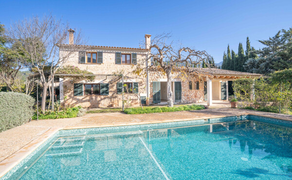 Casa de piedra con piscina (30)