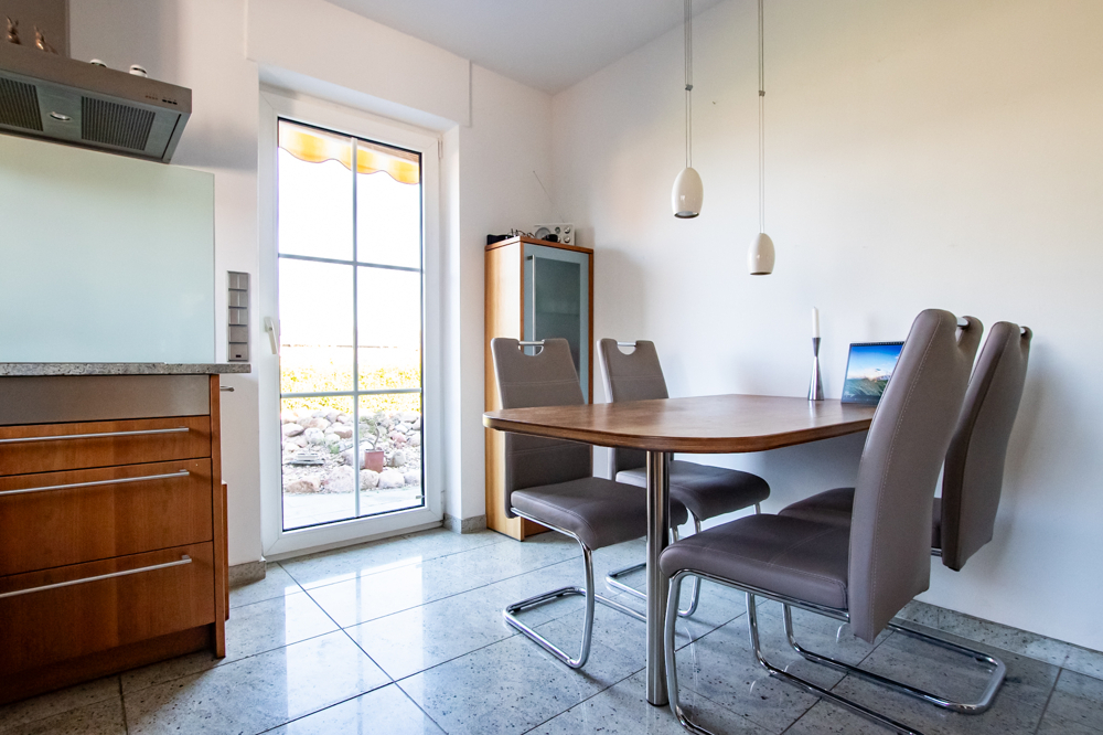 Küche mit Gartenzugang