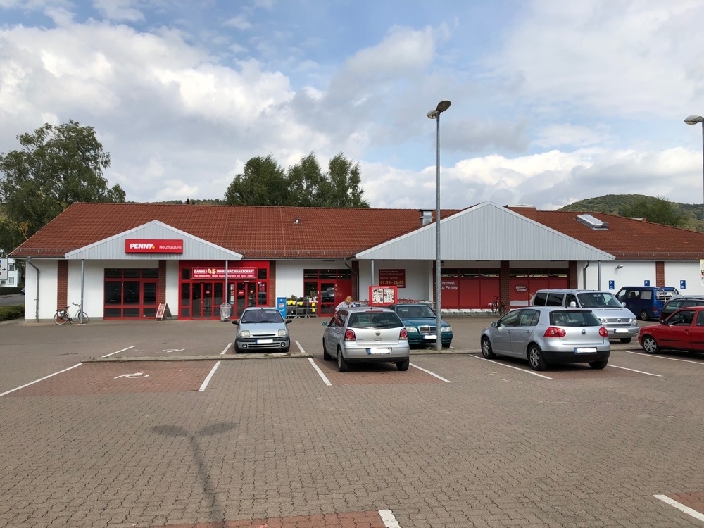 Frontansicht Parkplatz