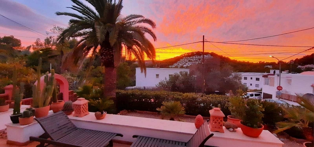 Überdachte Terrasse mit Ausblick